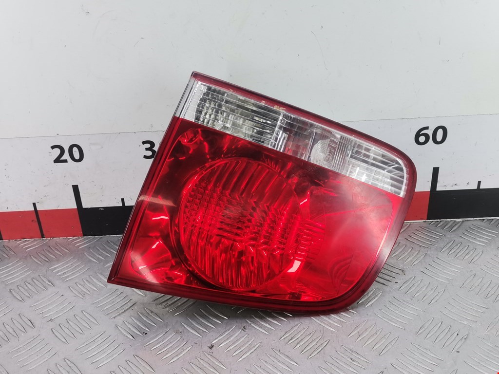 Фонарь задний внутренний правый VOLKSWAGEN Touareg 2002-2010