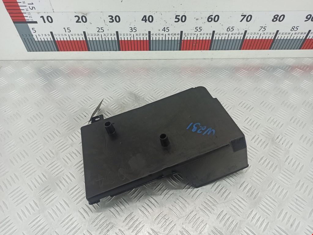 Крепление АКБ (корпус/подставка) MITSUBISHI Outlander GF0W 2012-н.в.