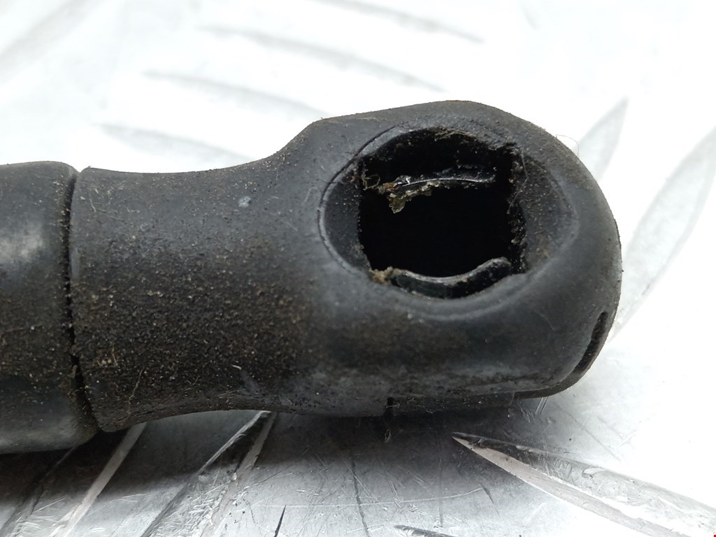 Амортизатор капота левый=правый OPEL Astra H/Family 2004-2015