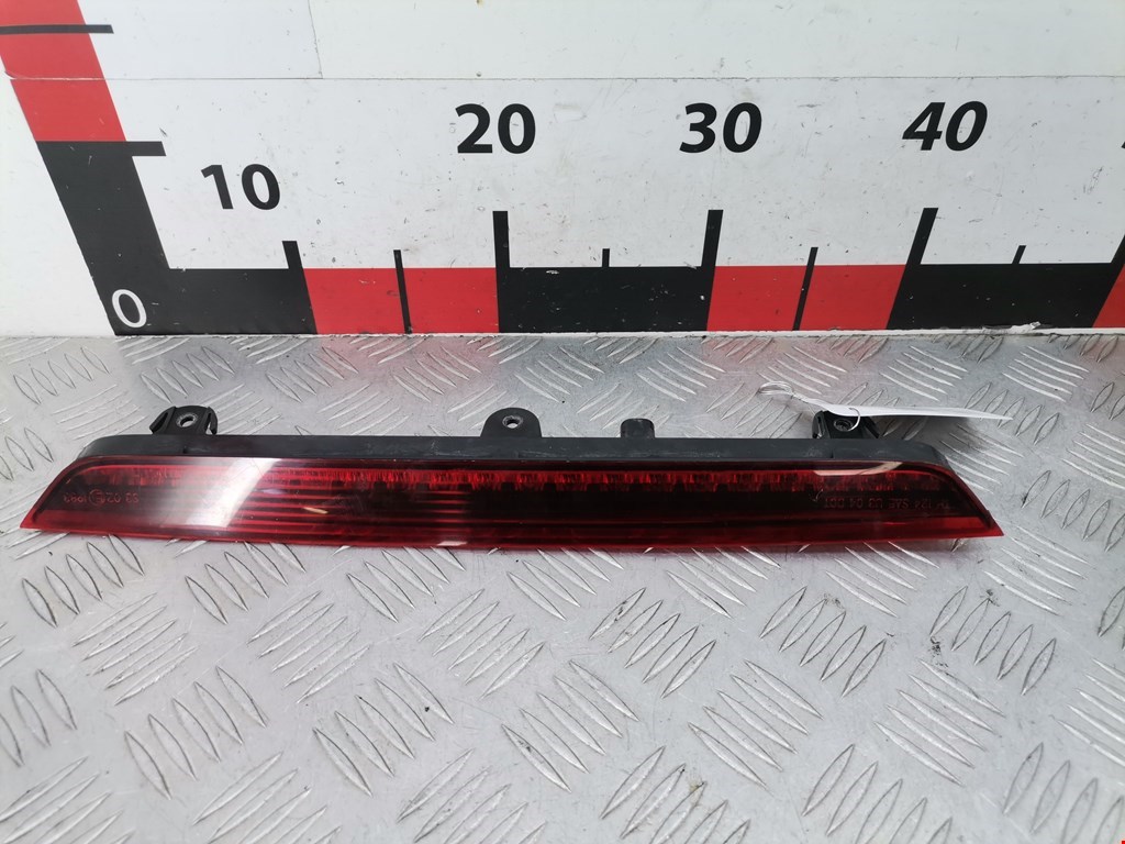 Фонарь дополнительный тормозной (стоп-сигнал) Audi Q7 4L (2005-2015)