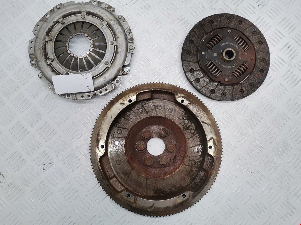 Маховик (демпфер сцепления) OPEL Corsa C 2000-2006