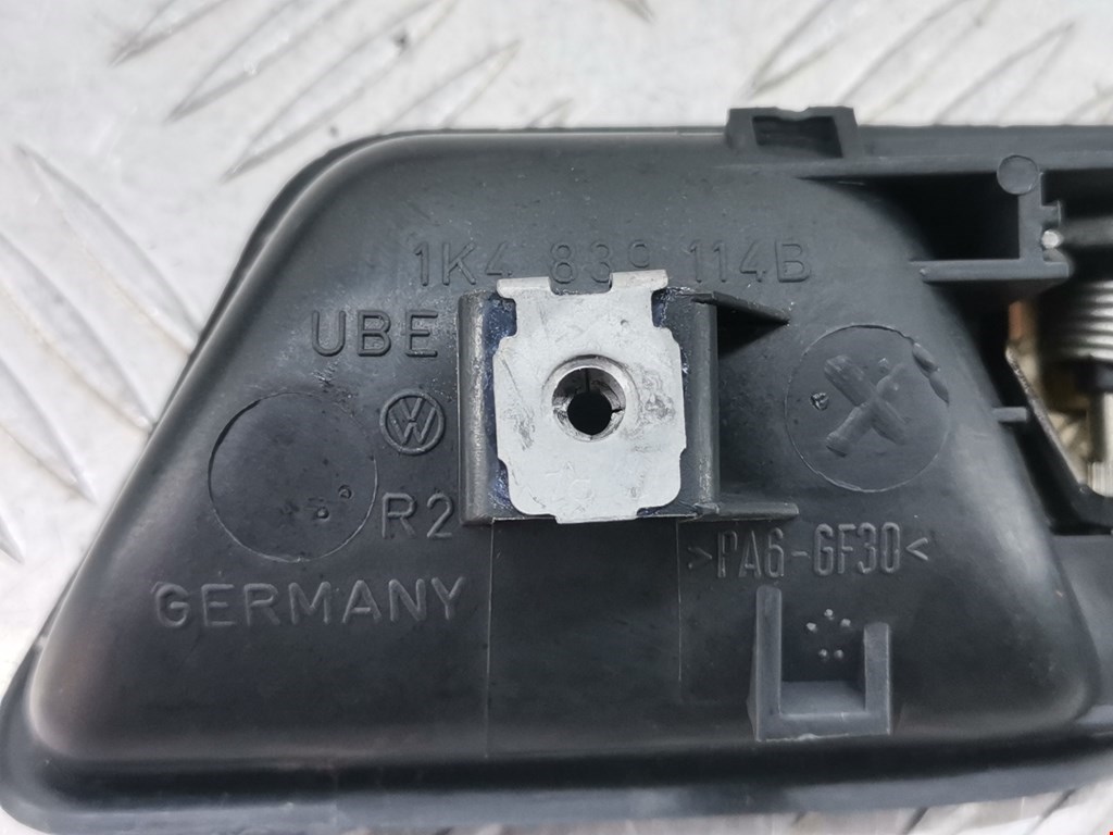 Ручка дверная задняя внутренняя правая VOLKSWAGEN Golf V 2003-2009