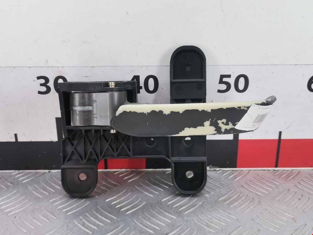 Ручка дверная задняя внутренняя левая NISSAN Armada 2003-2016