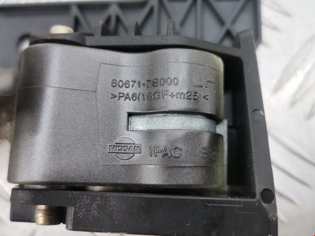 Ручка дверная задняя внутренняя левая NISSAN Armada 2003-2016