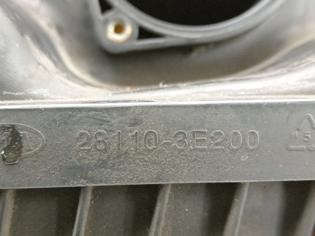Корпус воздушного фильтра KIA Sorento 2002-2009