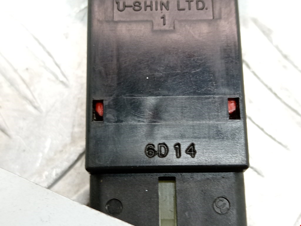 Кнопка аварийной сигнализации (аварийки) MITSUBISHI Pajero Sport 1998-2008