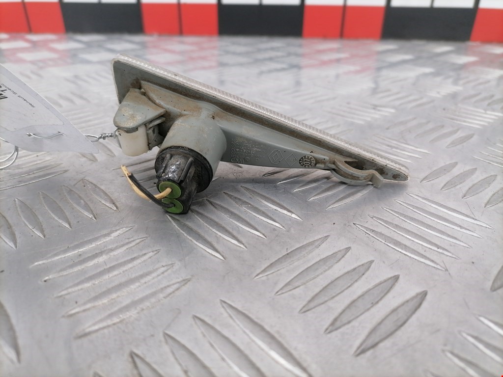 Повторитель на крыло RENAULT Scenic II 2003-2010