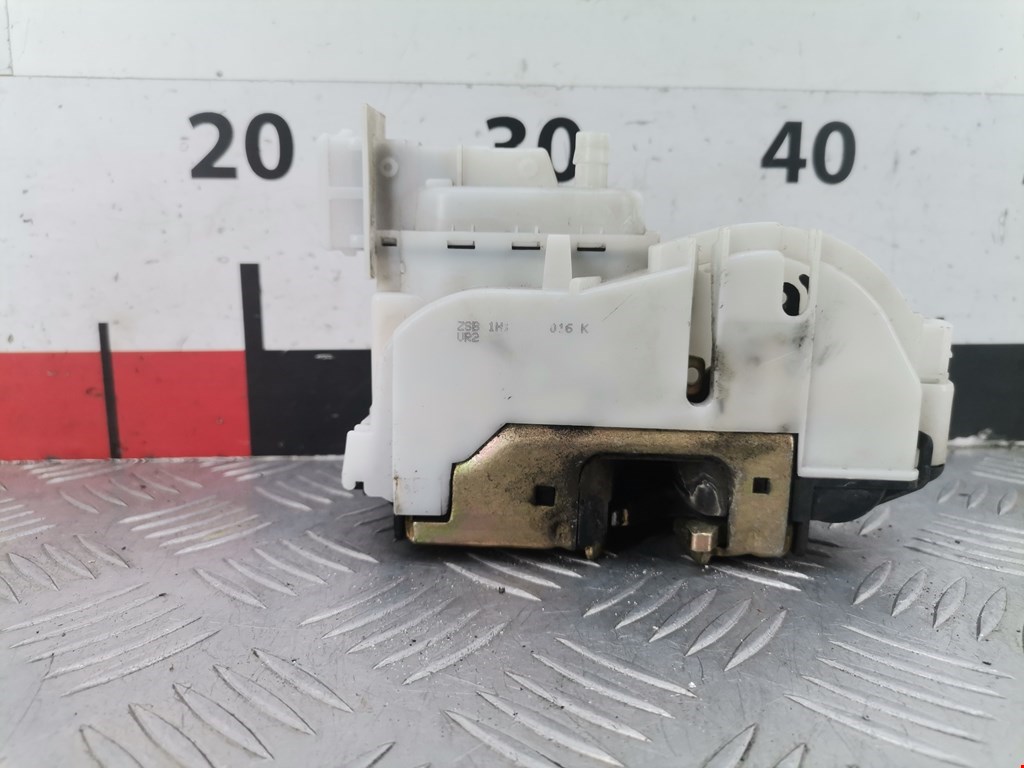 Замок двери передней правой VOLKSWAGEN Golf III 1991-1997