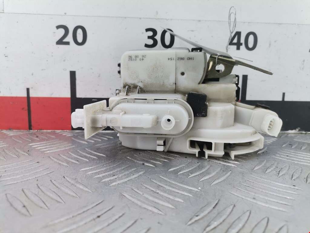 Замок двери передней правой VOLKSWAGEN Golf III 1991-1997