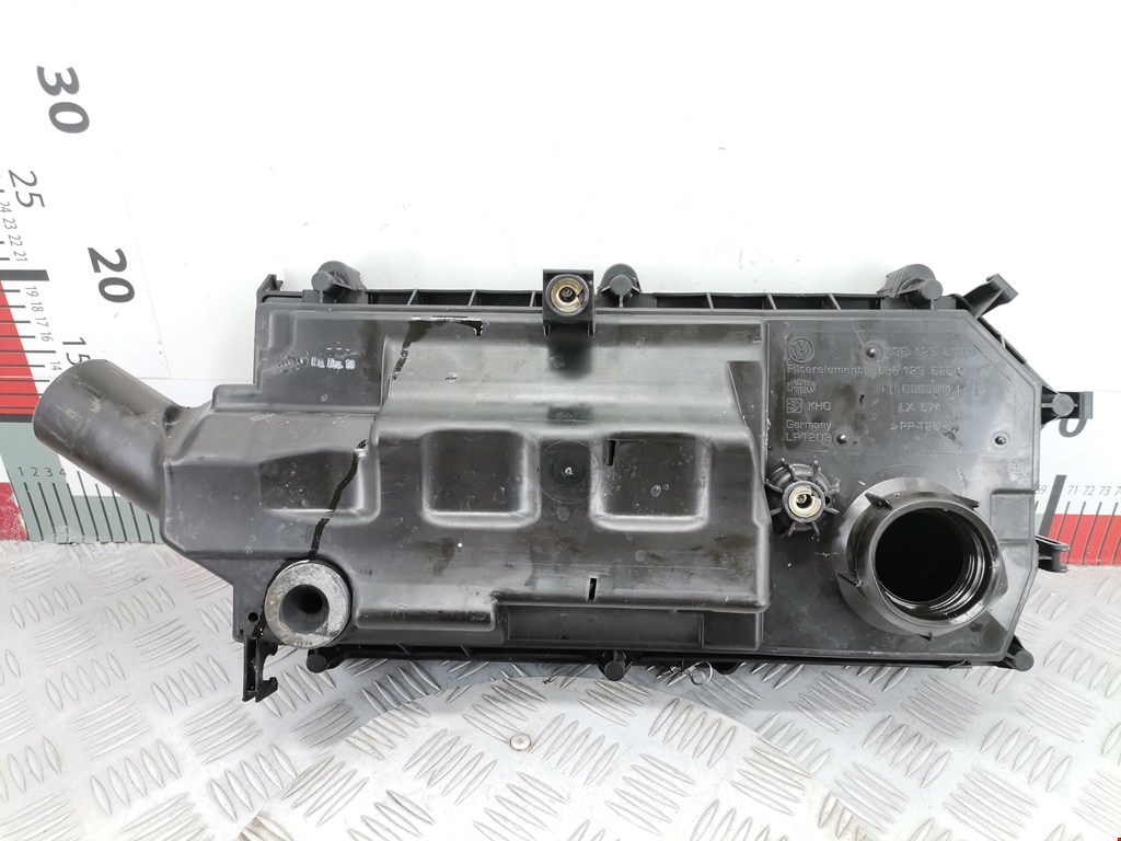 Корпус воздушного фильтра VOLKSWAGEN Polo III 1994-2001