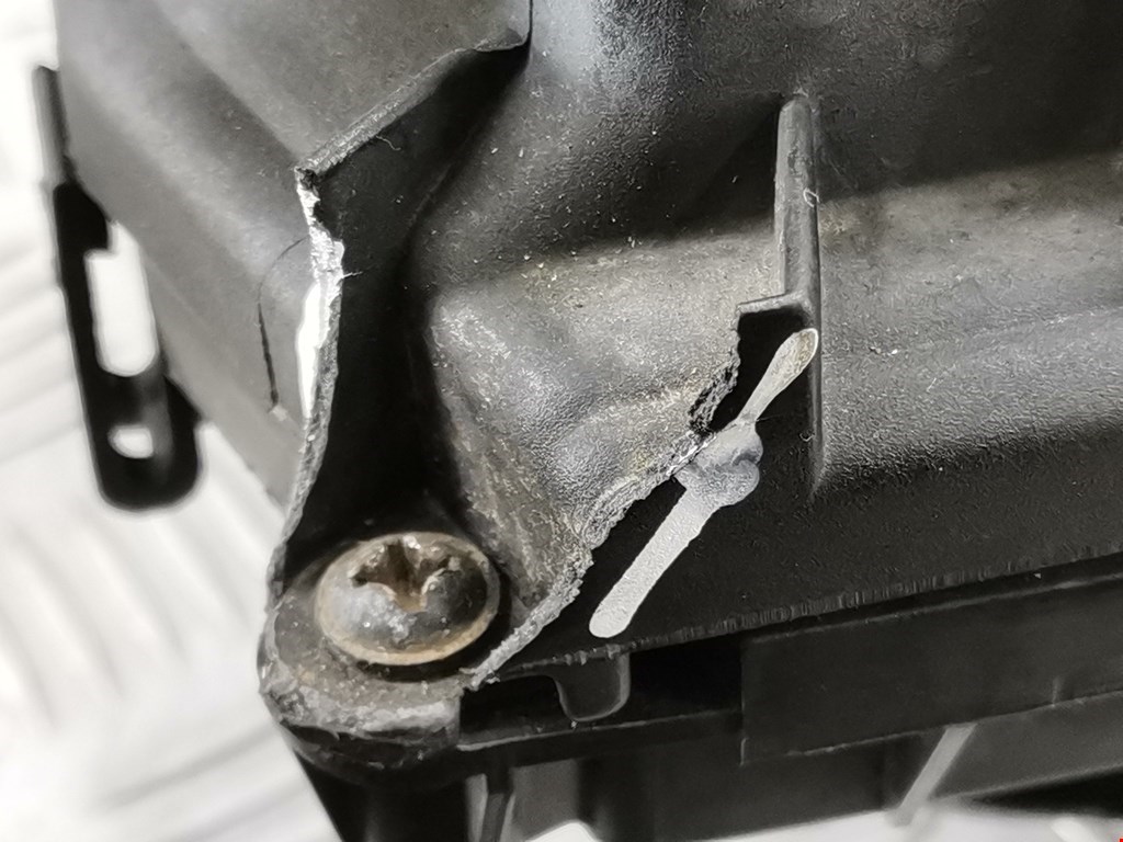 Корпус воздушного фильтра VOLKSWAGEN Polo III 1994-2001