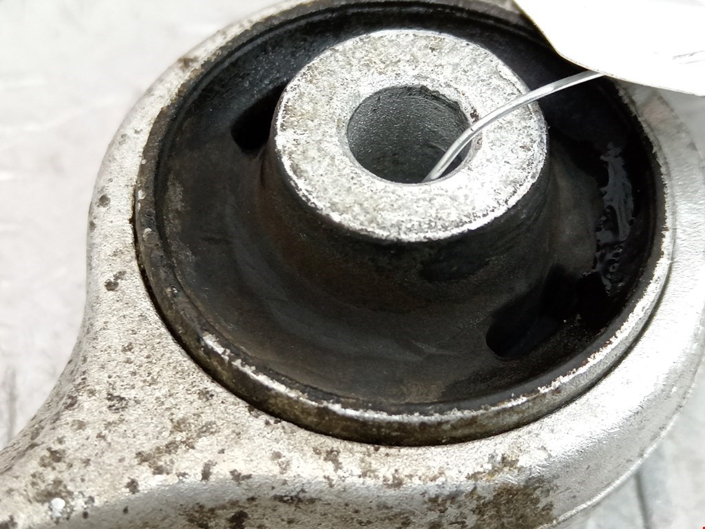 Рычаг передний правый AUDI A4 B6 2001-2005