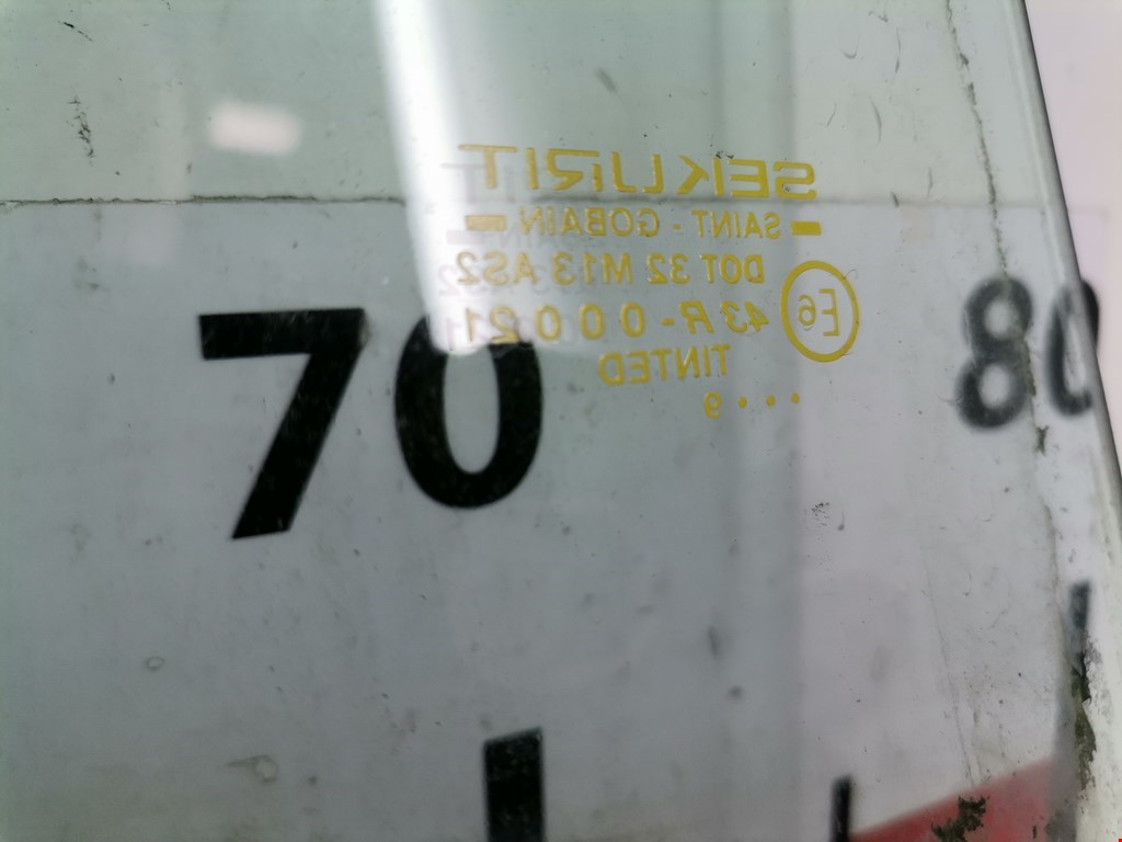 Стекло двери заднее левое FORD Mondeo II 1996-2000