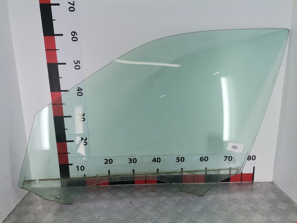 Стекло двери переднее левое BMW X5 E70 2007-2013