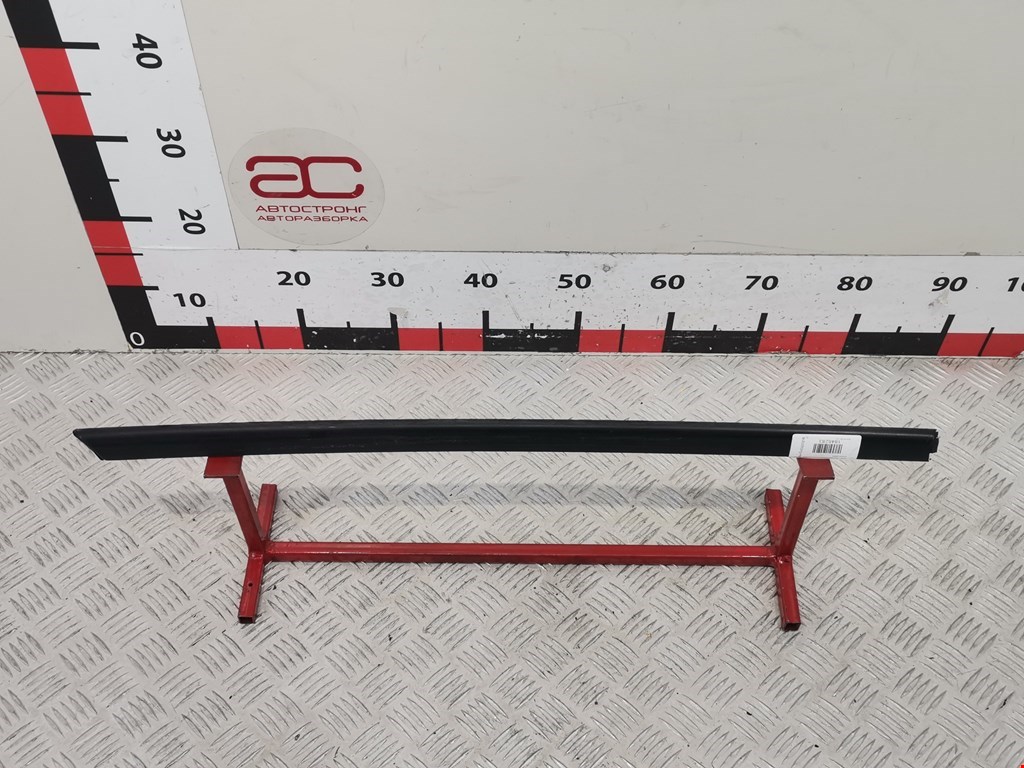 Накладка декоративная (молдинг) двери задней правой Audi 80 B4 (1991-1996)