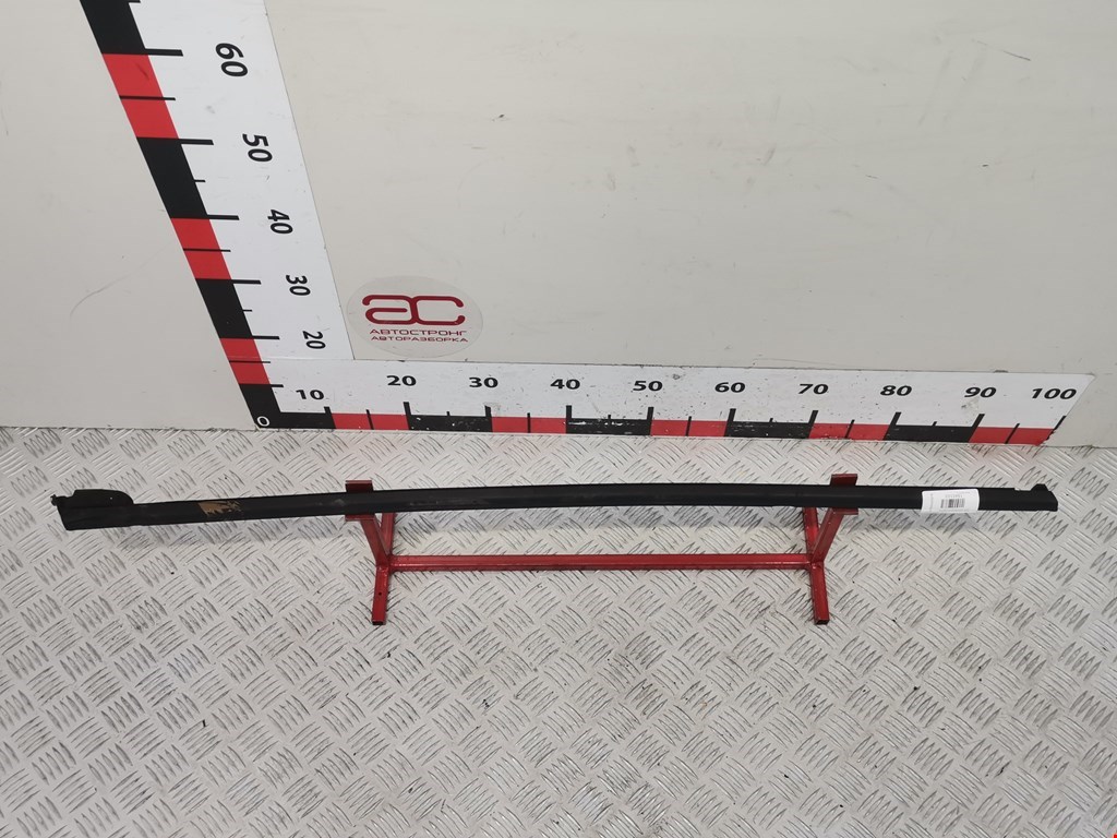 Накладка декоративная (молдинг) стекла двери передней правой Skoda Rapid 1 (2012-2020)