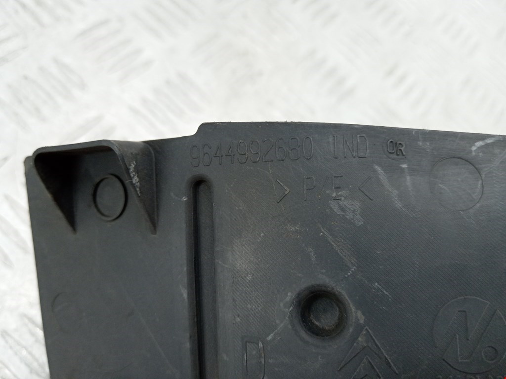 Диффузор (кожух) вентилятора CITROEN Berlingo 1996-2012