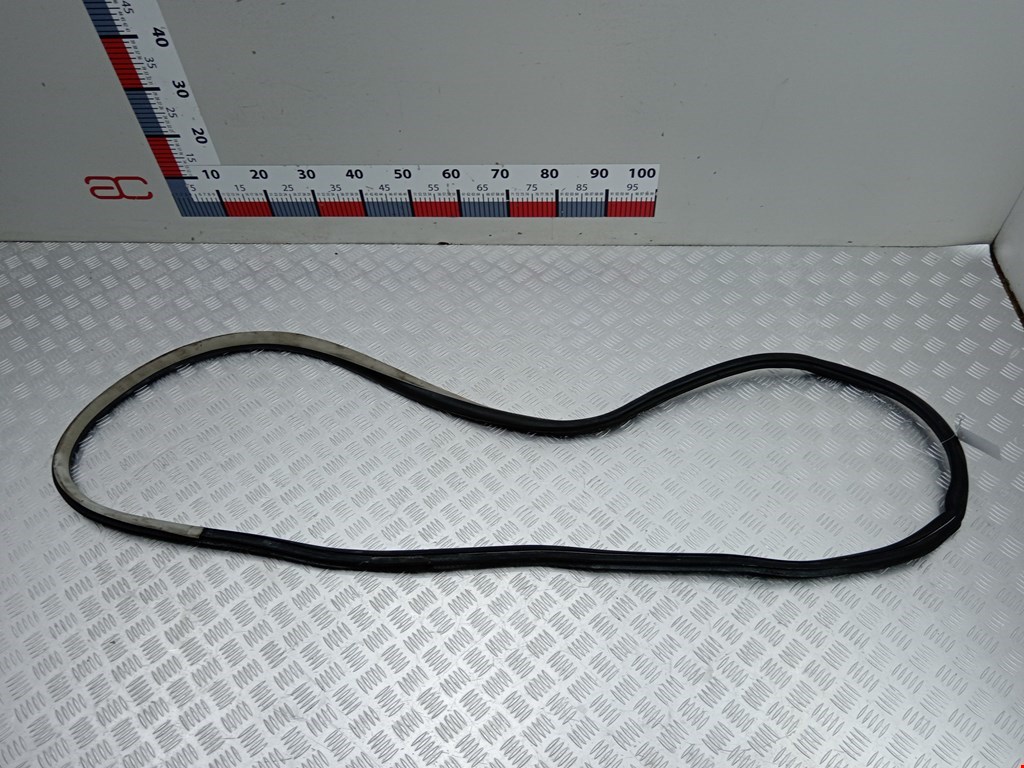 Уплотнитель двери VOLKSWAGEN Passat B5 1997-2005