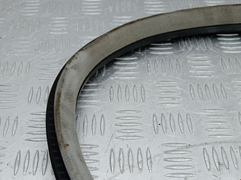 Уплотнитель двери VOLKSWAGEN Passat B5 1997-2005