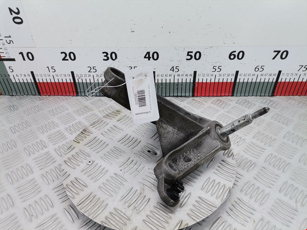 Кронштейн (крепление лапа траверса) кпп Renault Scenic 2 (2003-2009)