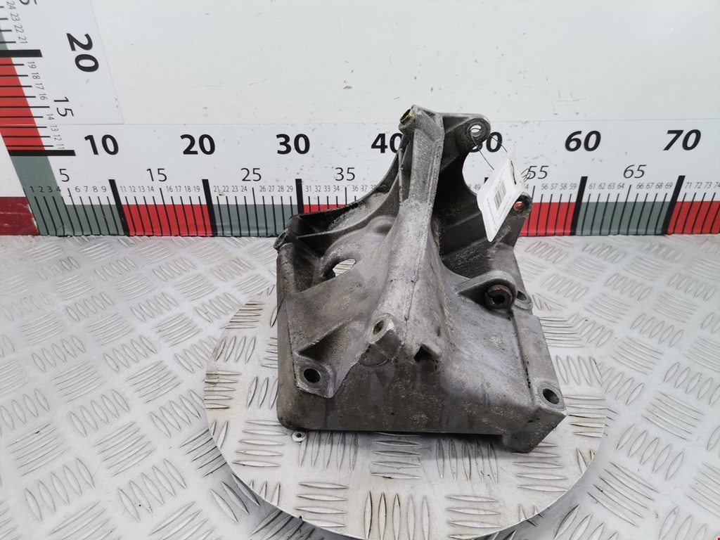 Кронштейн гидроусилителя AUDI A8 D2 1994-2002