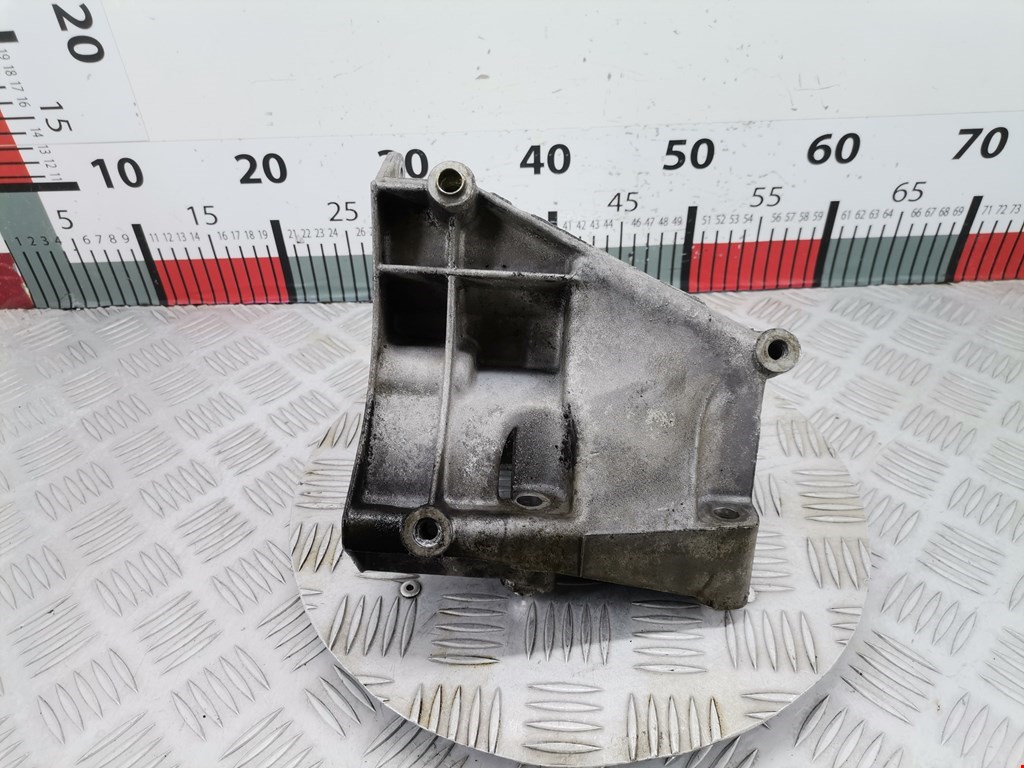 Кронштейн гидроусилителя AUDI A8 D2 1994-2002