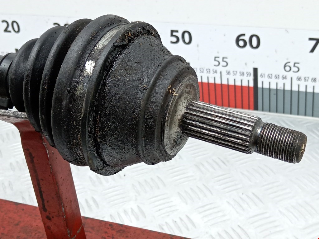 Полуось (привод, приводной вал) передняя левая VOLKSWAGEN Polo IV 2001-2009