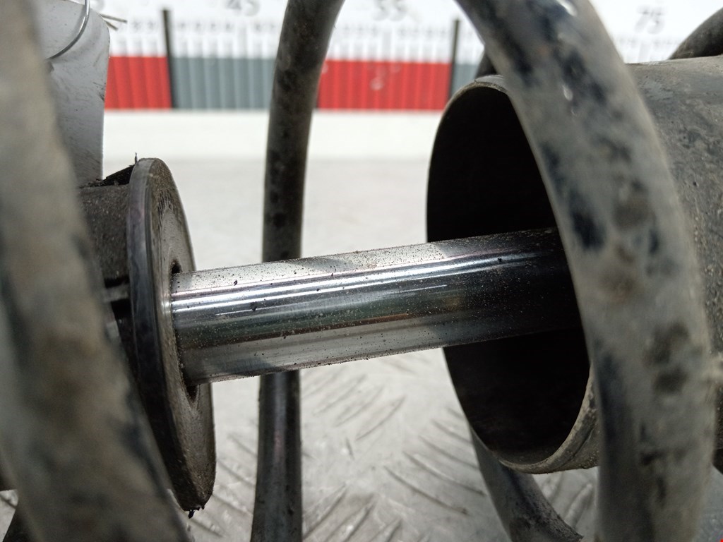 Амортизатор передний правый OPEL Corsa C 2000-2006