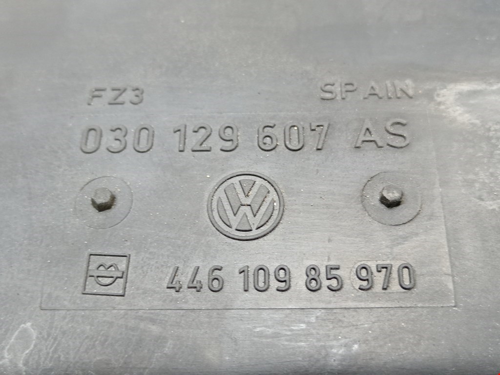 Патрубок воздушного фильтра VOLKSWAGEN Polo III 1994-2001