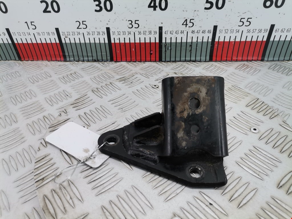 Кронштейн (крепление лапа) двигателя Mitsubishi L200 4 (2006-2015)