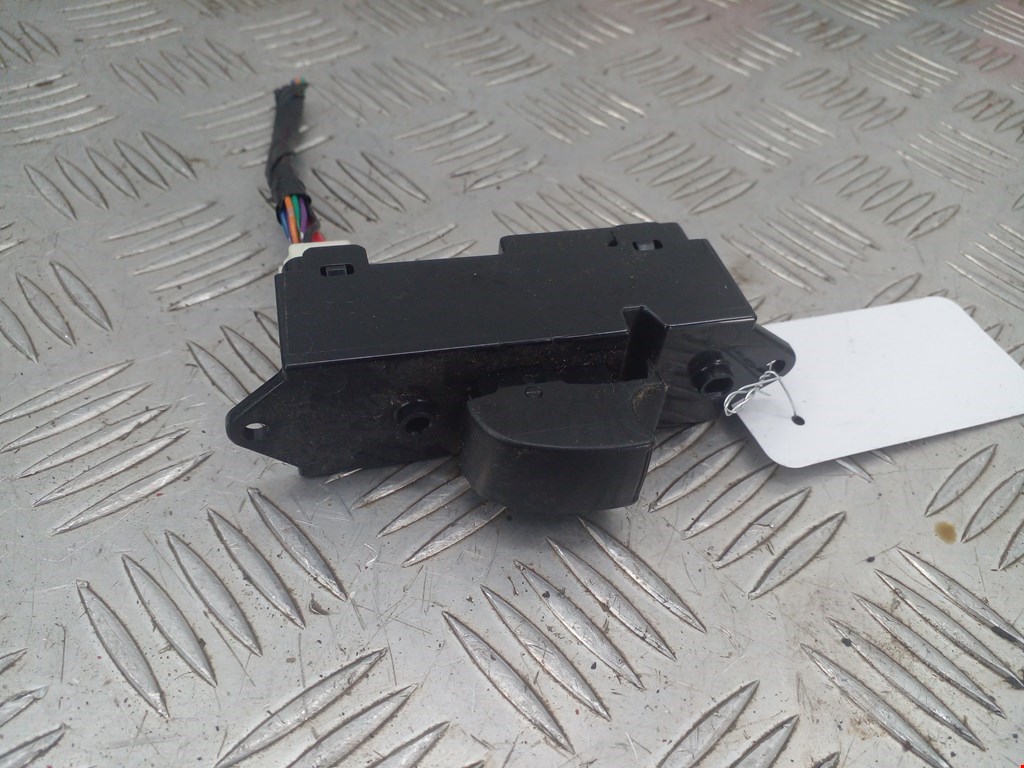 Кнопка стеклоподъемника MITSUBISHI Lancer X CX, CY,CZ 2007-2017