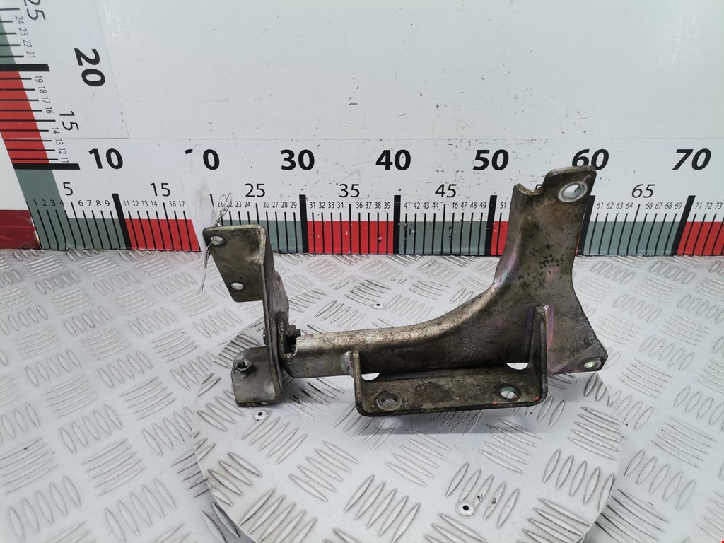 Кронштейн (крепление) радиатора Mitsubishi L200 4 (2006-2015)