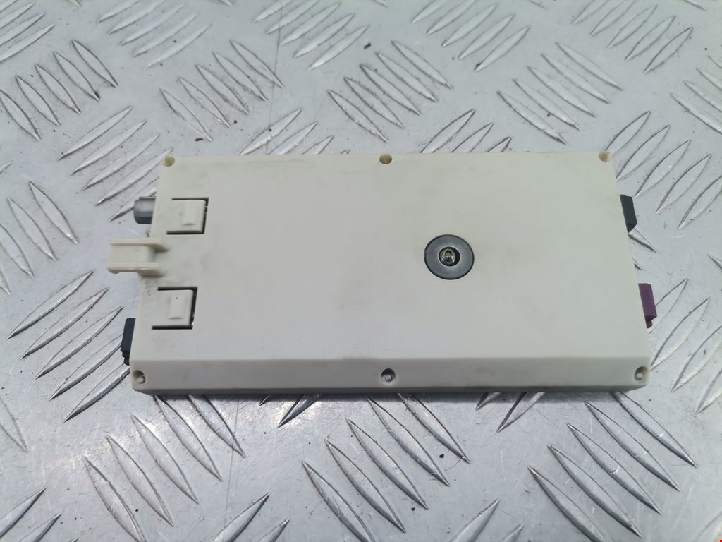 Усилитель антенны BMW X3 E83 2003-2010