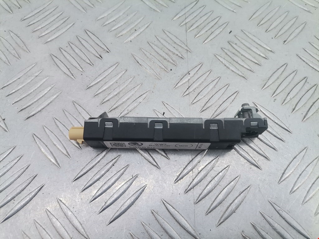 Усилитель антенны SKODA Rapid 2012-2020