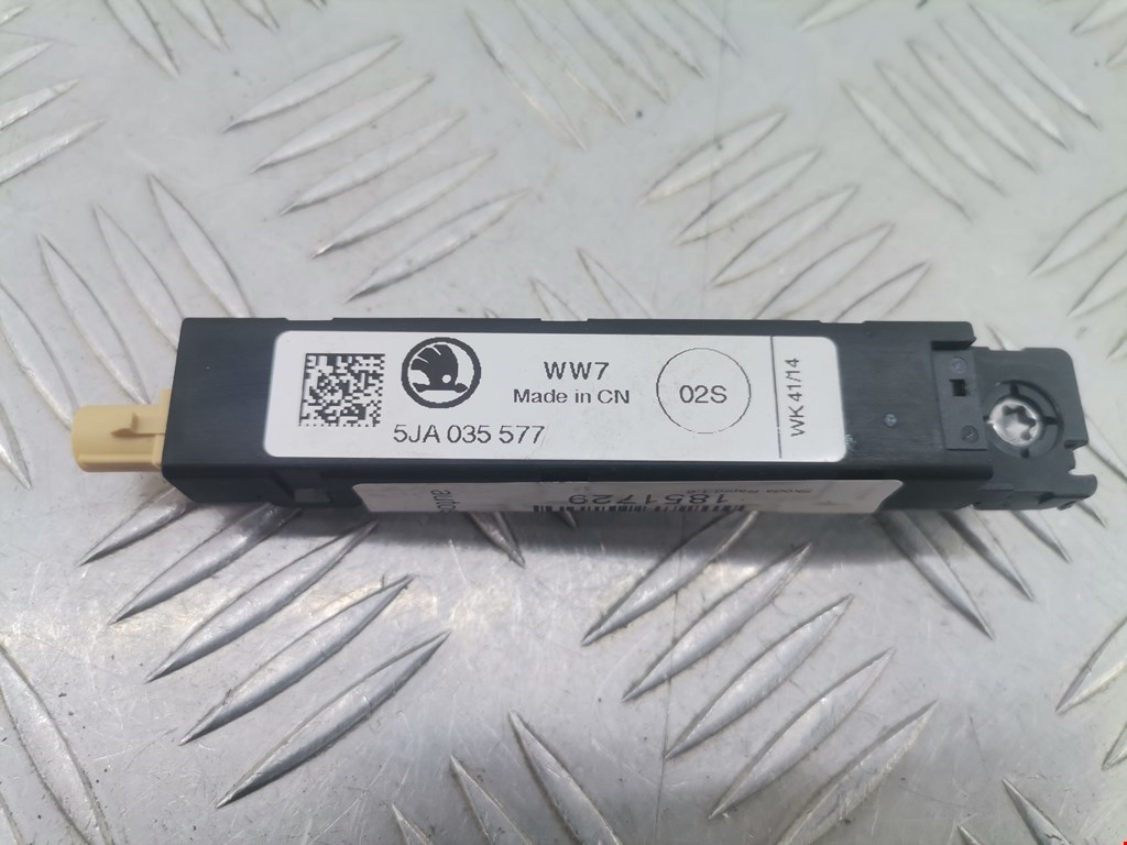 Усилитель антенны SKODA Rapid 2012-2020