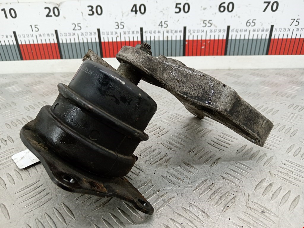 Кронштейн (крепление лапа) двигателя Volkswagen Polo 4 (2001-2009)