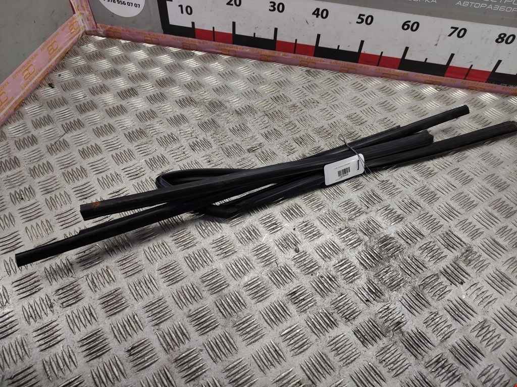 Уплотнитель (внутри) MAZDA Mazda 3 BK 2003-2009