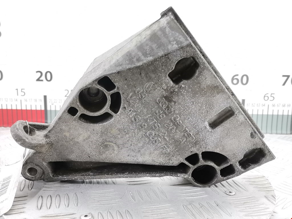 Кронштейн (крепление лапа) двигателя Skoda Rapid (2012-2020)