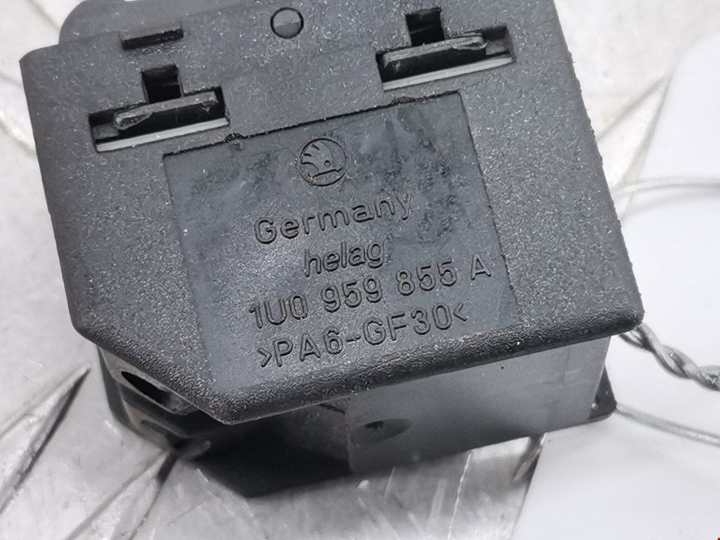 Кнопка стеклоподъемника SKODA Octavia A4 1U- 1997-2010