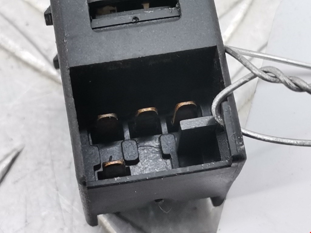 Кнопка стеклоподъемника SKODA Octavia A4 1U- 1997-2010