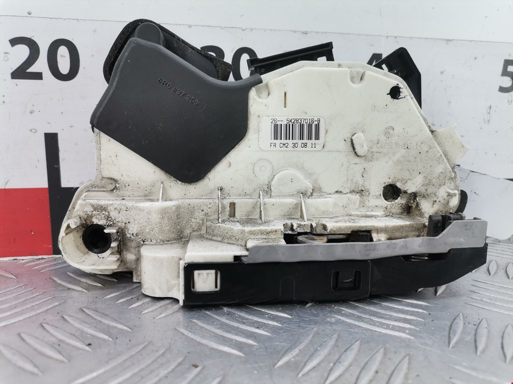 Замок двери передней правой VOLKSWAGEN Polo V HB 2009-2017