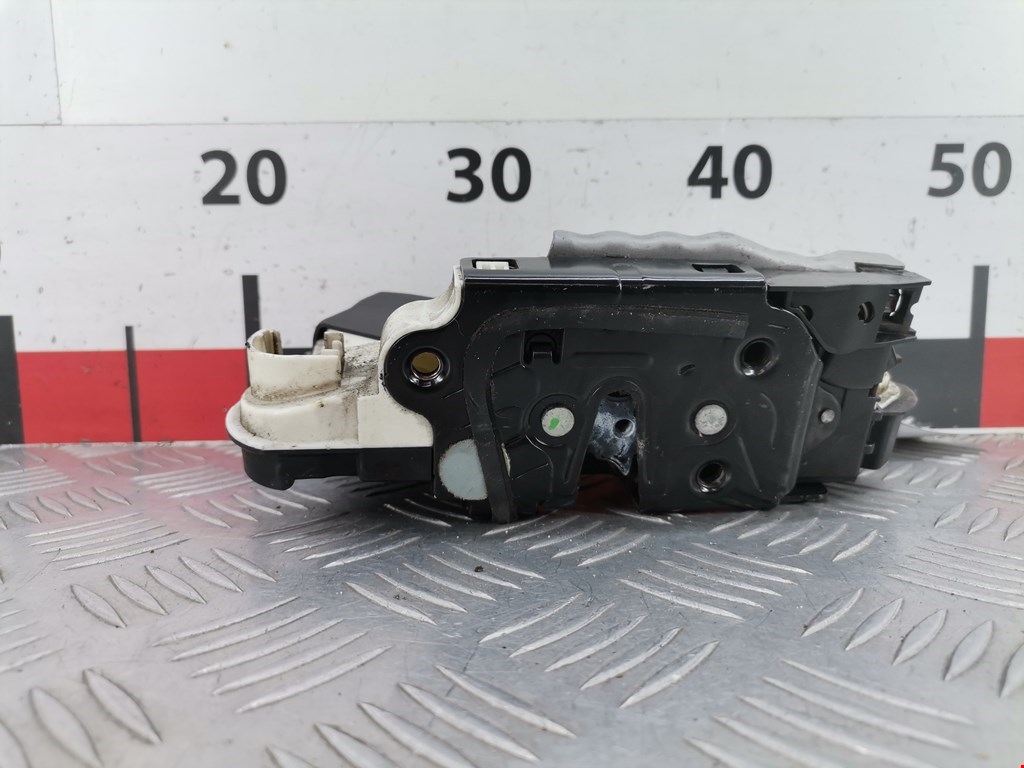 Замок двери передней правой VOLKSWAGEN Polo V HB 2009-2017