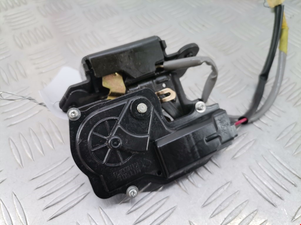 Замок багажника (крышки двери) TOYOTA Corolla Verso E121 AR10 2001-2009