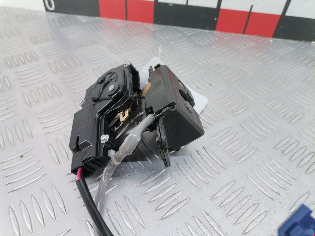 Замок багажника (крышки двери) TOYOTA Corolla Verso E121 AR10 2001-2009