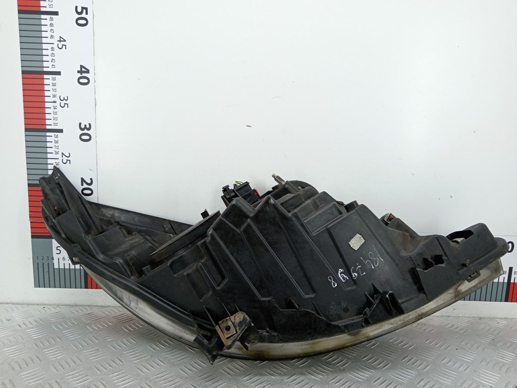 Фара левая PEUGEOT 207 2006-2015