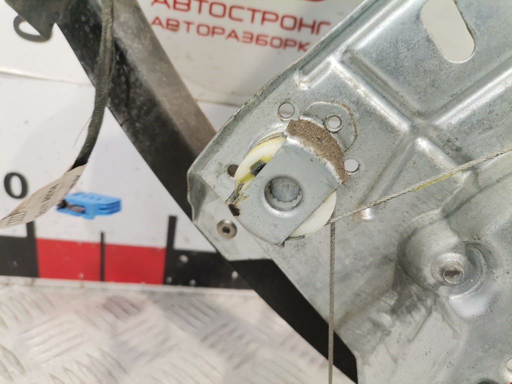 Стеклоподъемник задний левый AUDI A4 B5 1995-2001