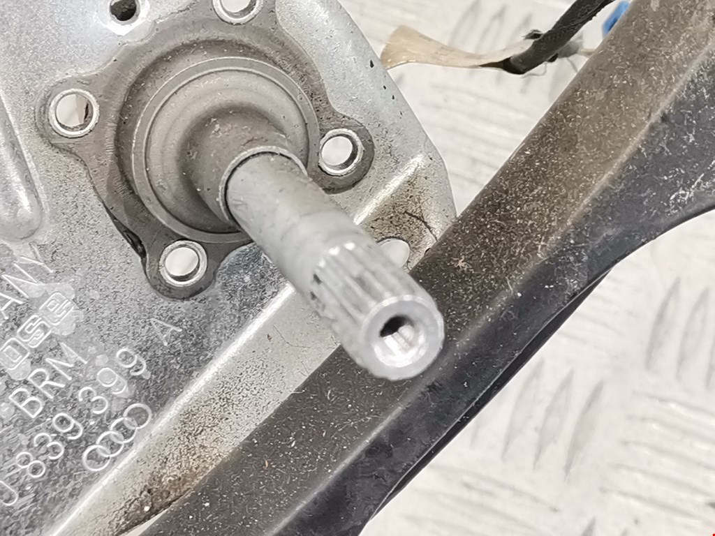 Стеклоподъемник задний левый AUDI A4 B5 1995-2001