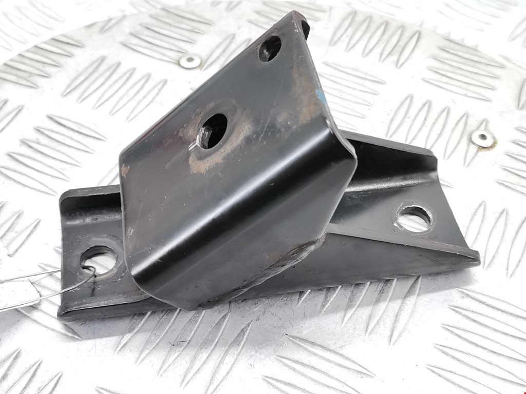 Кронштейн (крепление лапа) двигателя Mitsubishi Pajero Sport 1 (1998-2008)