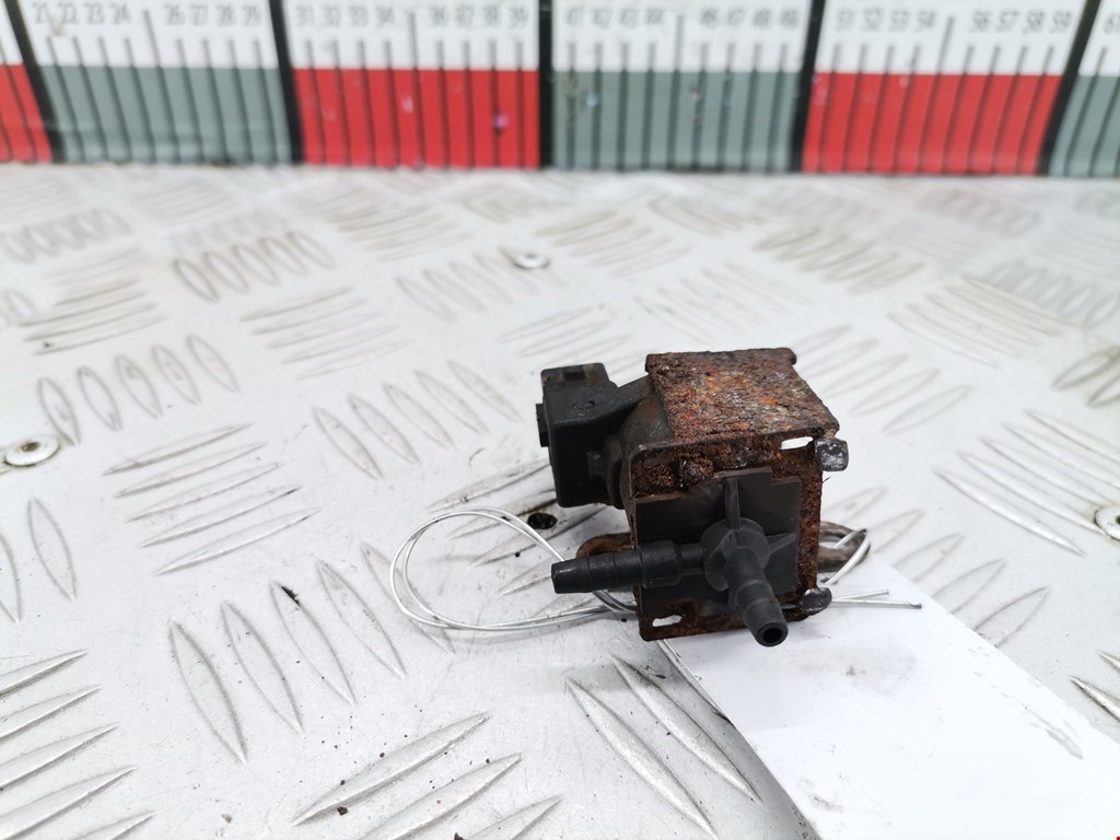 Клапан воздушного фильтра Volkswagen Transporter (T4) (1990-2003)