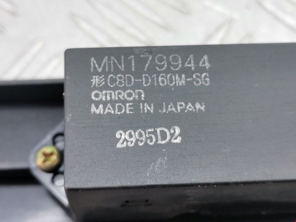 Кнопка стеклоподъемника MITSUBISHI Pajero Sport 1998-2008